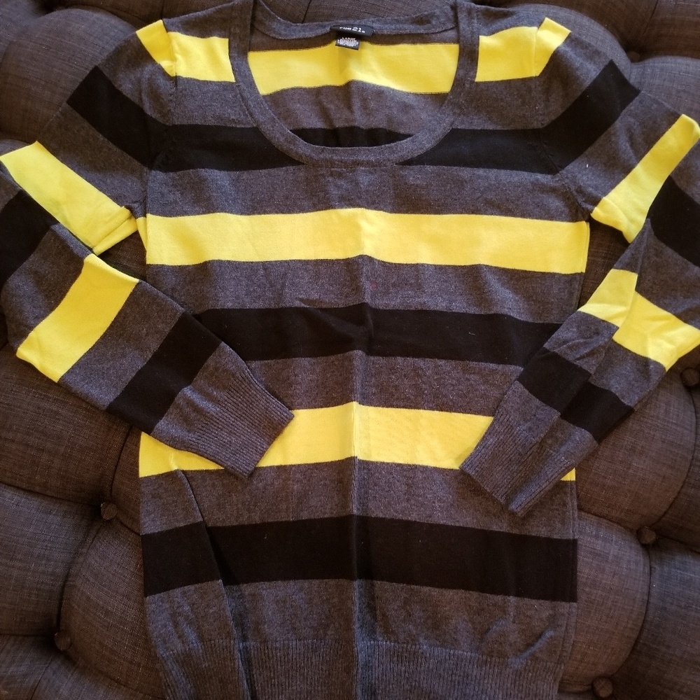 *SALE!!!* Like New Rue21 sz lrg Top